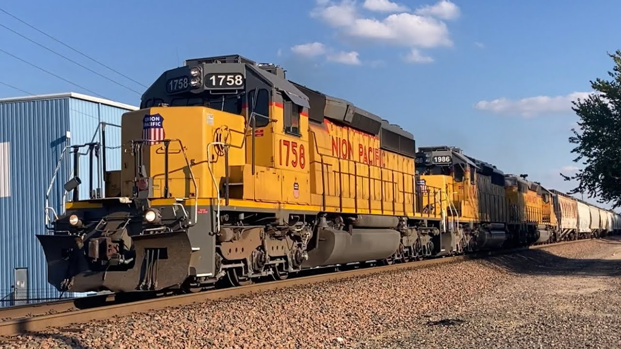 B TRAIN ゴールドバージョン Union Pacific LBJ63 with SD40N Trio at Decatur, TX (September 21