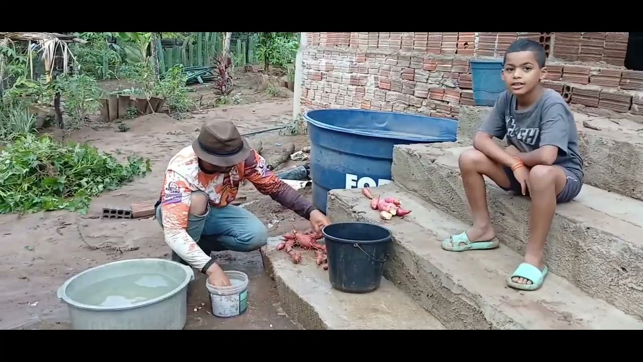 HOJE DAIANE MANDOU ARRANCAR AS BATATAS MUITA CHUVA ☔️ ☔️ 