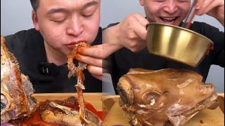 The big eater eats spicy food/eats sheep's head/perspective shock/taste bud shock