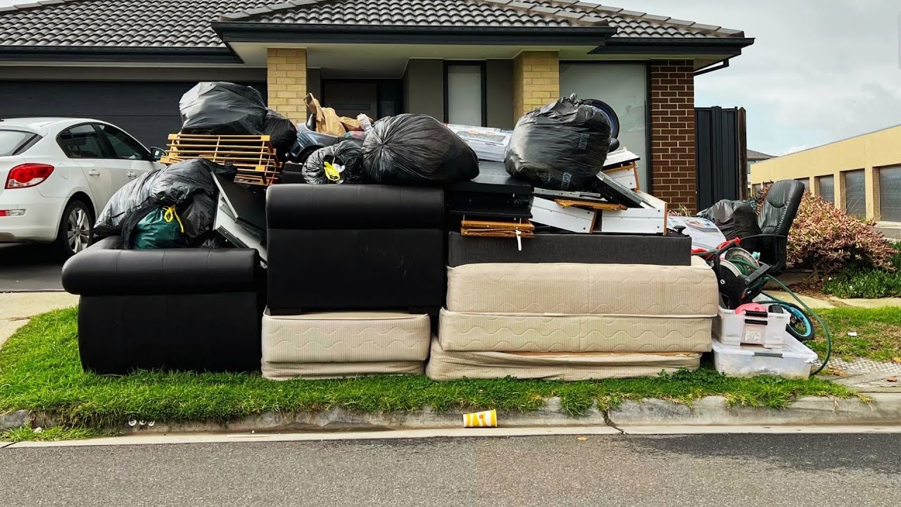 Garbage Days Are Hectic In My Neighbourhood! 