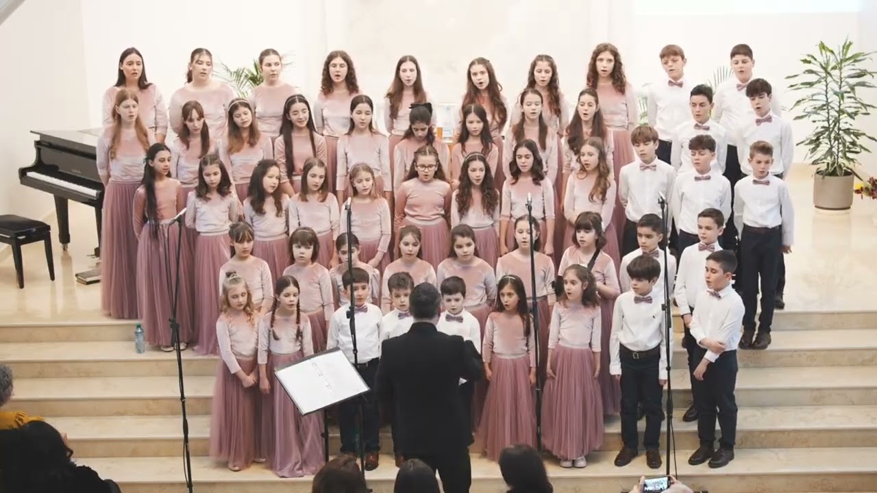 Sunt doar un fir de praf -  Corul de copii Sclipiri 