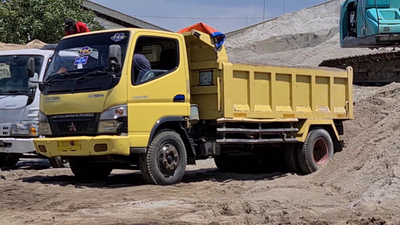  Truk  Canter Dump Muat  Pasir  Sama Alat Berat Bego YouTube