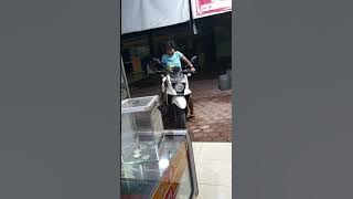 Junikah Minta Krupuk