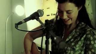 Lisa Hannigan - Safe Travels (Don't Die) (Live in Milan) chords