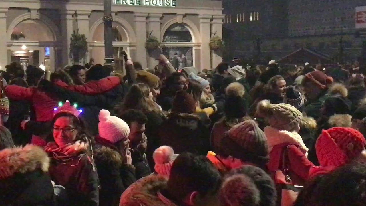 Rag ‘N’ Bone man sings Auld Lang Syne at Edinburgh Hogmanay Street ...