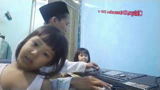 Download lagu Instrument rebana 'Dauni' bersama si kembar lucu bikin heboh