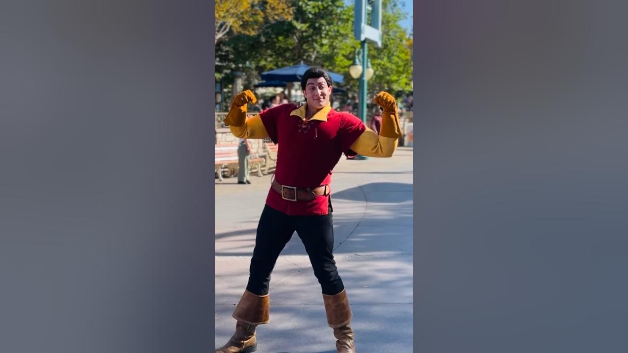 He eats 5 dozen eggs 🍳 disneyland shorts gaston YouTube