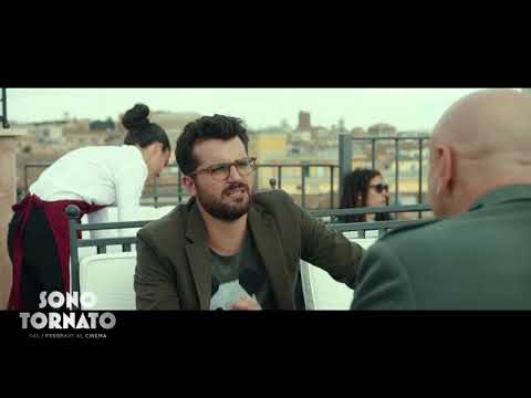 Sono Tornato (2017) - Clip Brindisi