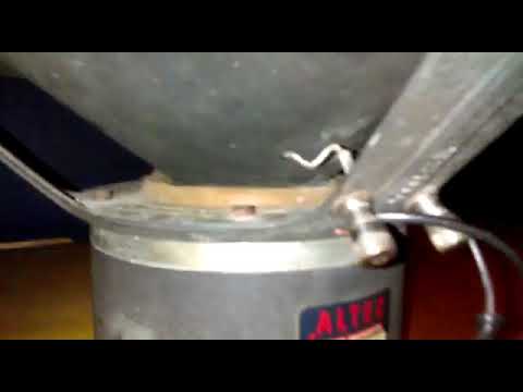 Altec 515 RWB 20 ohm vintage speaker plays caravan - YouTube