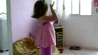 Maria Eduarda Dançando Musica Indiana