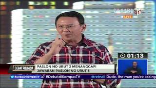 Sylvi Acungkan Jempol ke Bawah pada Ahok (Debat Pilkada DKI Jakarta Kedua – Bag 4)