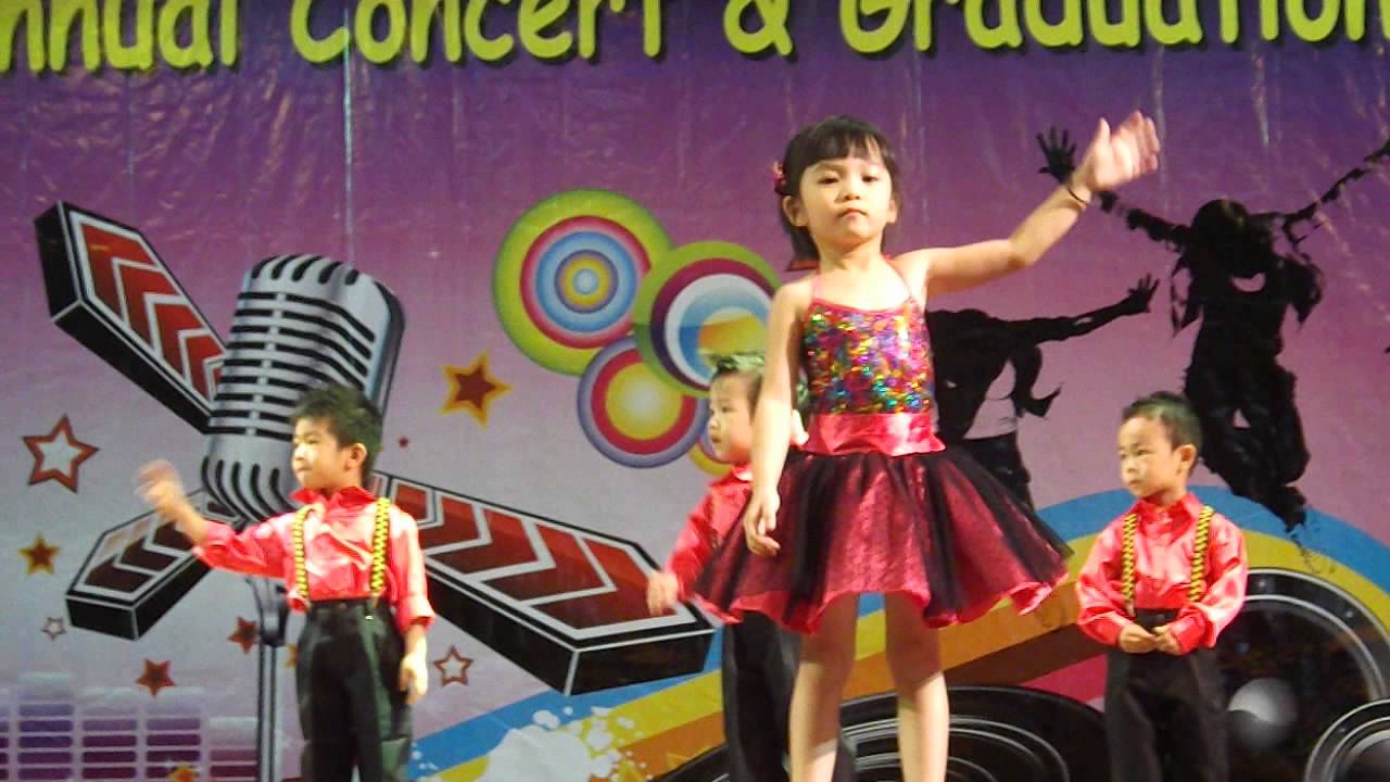 Yan Yan Kindergarten Concert dance 2013 - 3 years old - YouTube