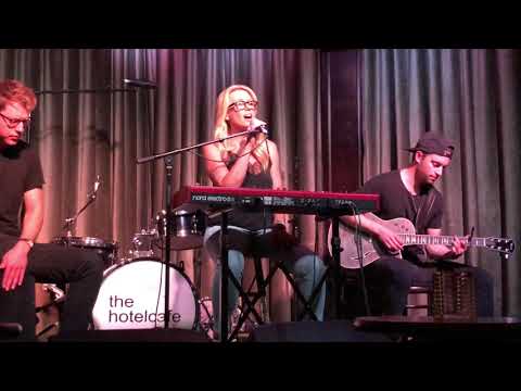 Brooke Josephson - "Don't Say" Live at Hotel Cafe July 2019