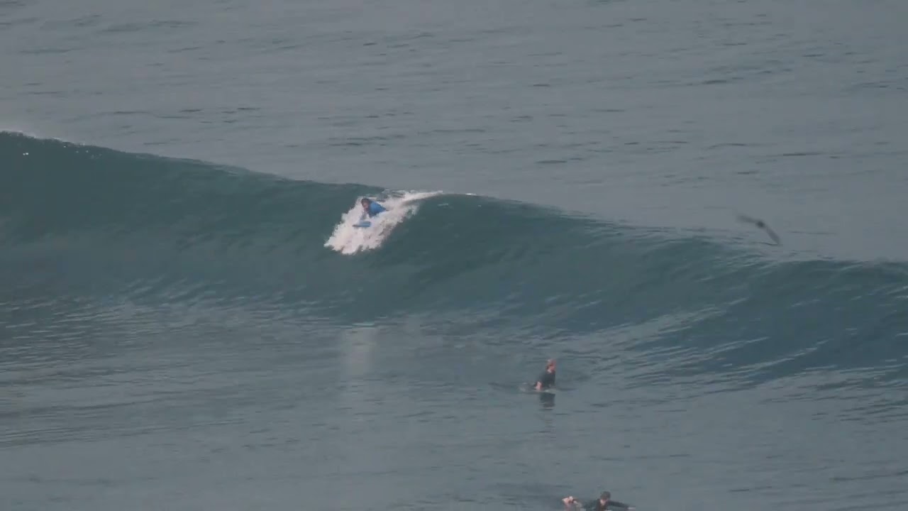 Surfing Bali. Uluwatu morning session