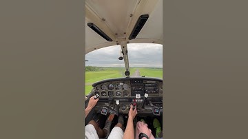 Landing the piper warrior PA28 at Stapleford Aerodrome 21 Left  #landing