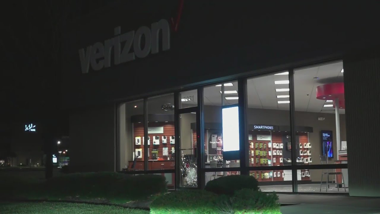 Verizon store break in early monday morning youtube