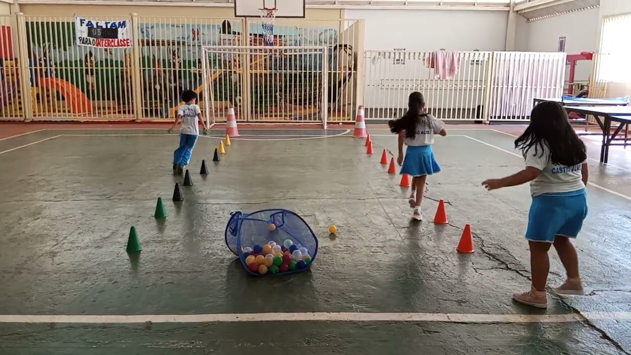Educação física jardim,2 brincadeira com balinha de piscina