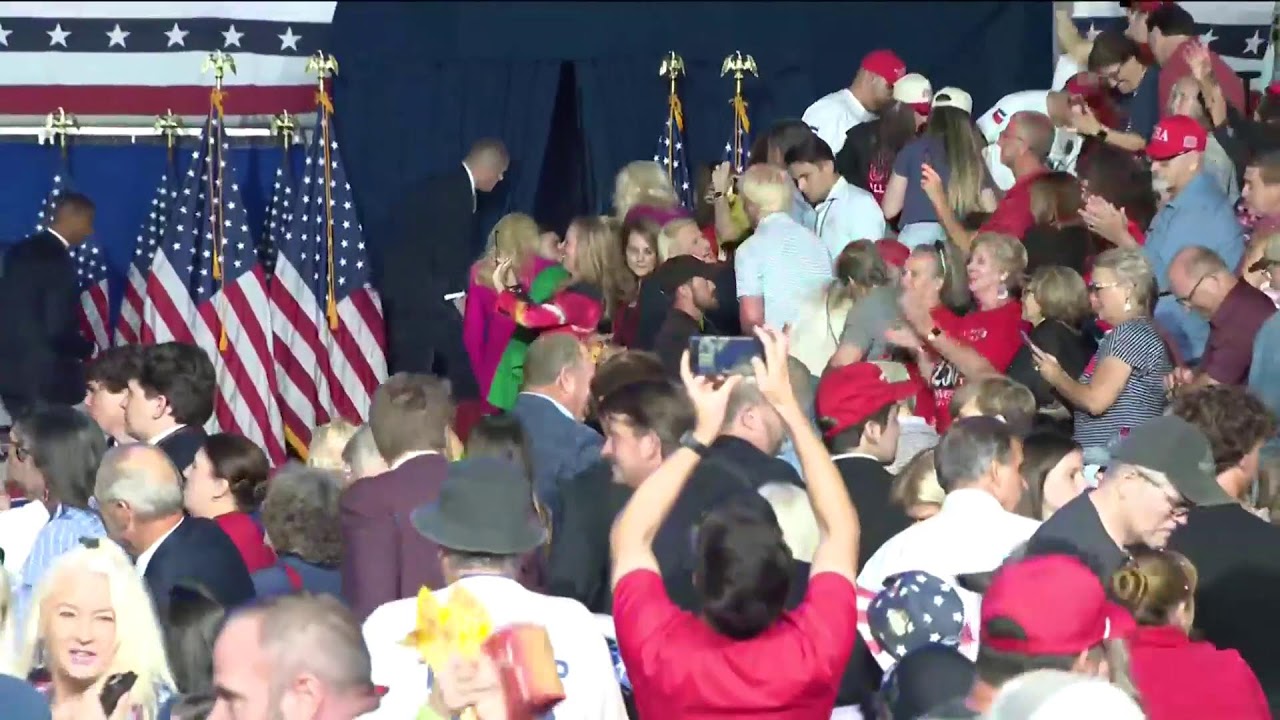 President Donald Trump speaks at midterm rally in Mobile, Alabama