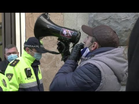 პროტესტი ერთპარტიული პარლამენტის მიერ არჩეულ მთავრობას - სირცხვილის კორიდორი პარლამენტთან