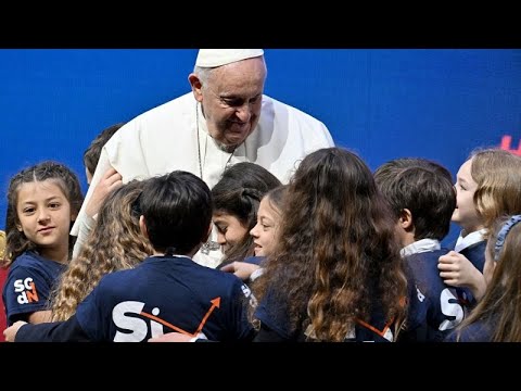 داعيًا لمساعدة الشباب على الزواج.. البابا فرنسيس يحذر من "شتاء ديموغرافي" في إيطاليا