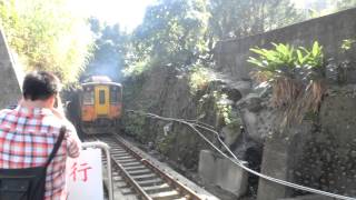 台鐵4715次DR1000型區間車離站(海科館)