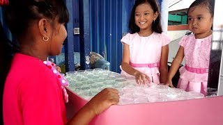 Bagi Bagi 100 Slime Ke Teman Teman Jessica Jenica Senang Sudah Dapat 100.000 Subscriber