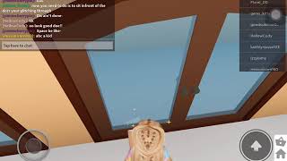 How to glitch into the Bloxburg City Hall!