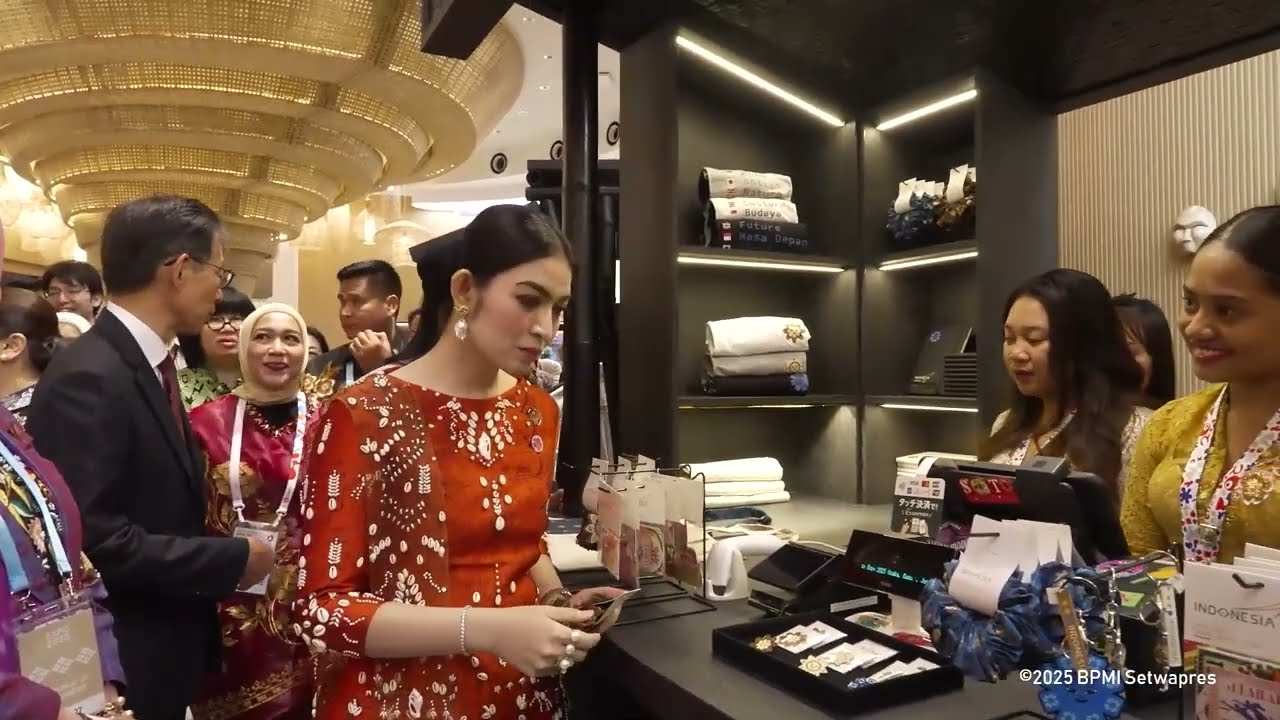 Ibu Selvi Gibran Rakabuming menghadiri National Day Expo 2025 di Osaka, Jepang