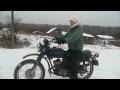 девушка на мотоцикле по снегу  зимой
