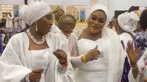 OONI OF IFE WIVES OLORI MARIAM & OLORI ADERONKE IN A DANCE BATTLE AT OONI’S ELDER BROTHER BIRTHDAY