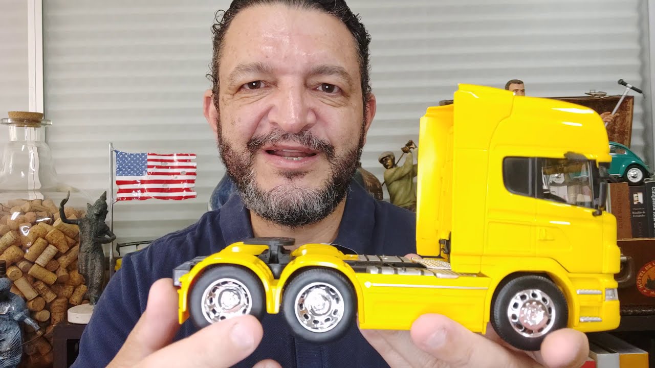 Miniatura Caminhão Scania V8 R730 Carreta Baú Escala 1-64