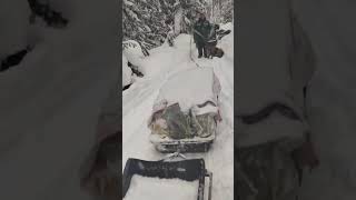 91 Сложный выезд с рыбалки на снегоходах Зимняя тайга Сибирь