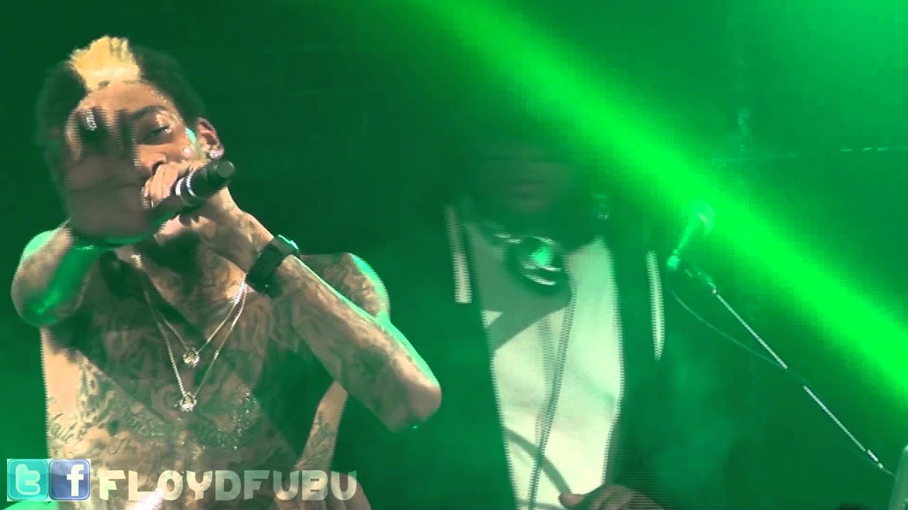 Floydfubu 07.18 Wiz Khalifa live in paris HD - Roll up
