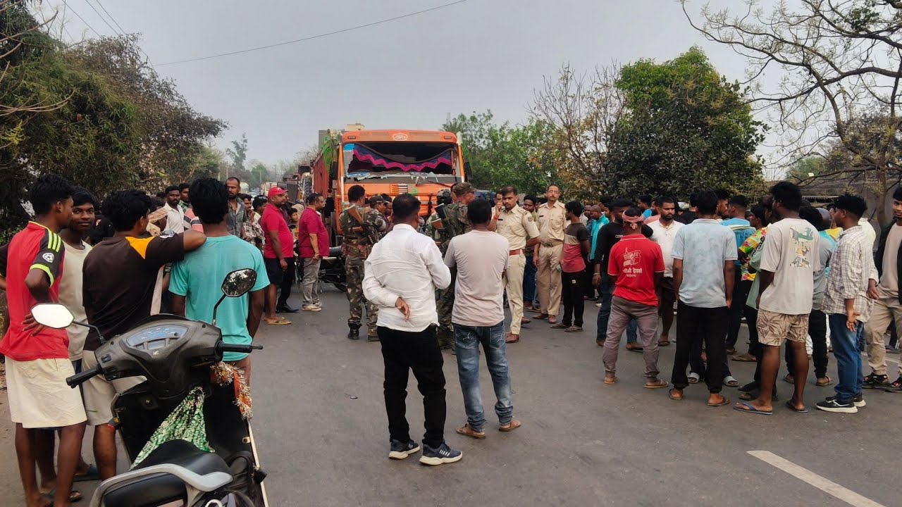 अभी अभी चाईबासा में फिर एक बार लाइन गाड़ी से बड़ा सड़क हादसा एक की जान गई।