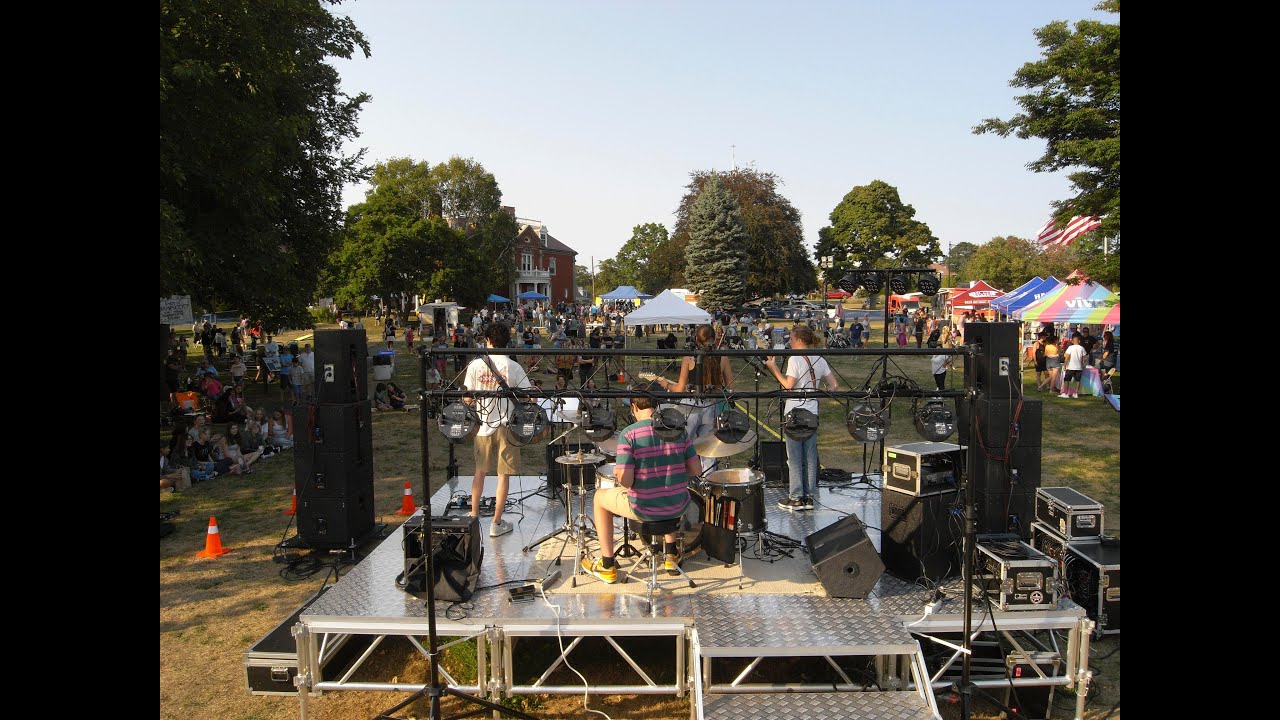 Turtle on a String @  Swamptoberfest 2022 09 10