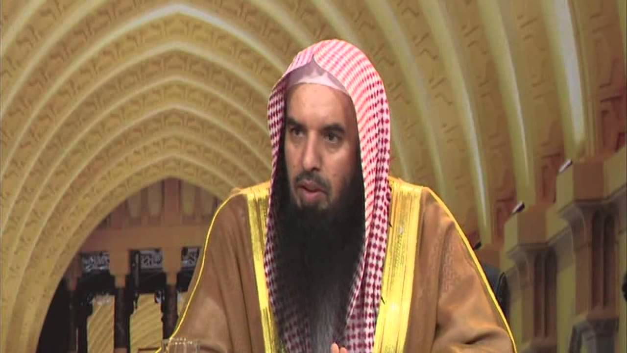 19- دخل المسجد والإمام راكع فركع من أول دخولة المسجد ثم مشى حتى ادرك الصف الشيخ علي المري