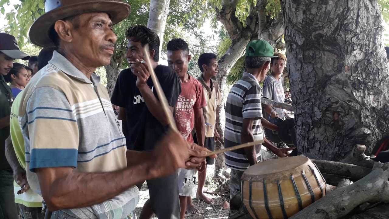 Upacara Hus Rote NTT diiringi musik tradisional
