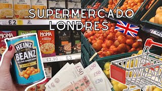 TOUR por un SUPERMERCADO en LONDRES ¿Es cara la comida? Precios ¿Cuánto cuesta?