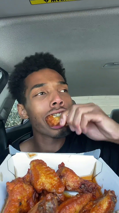 TRYING BUFFALO WILD WINGS FOR THE FIRST TIME!!!