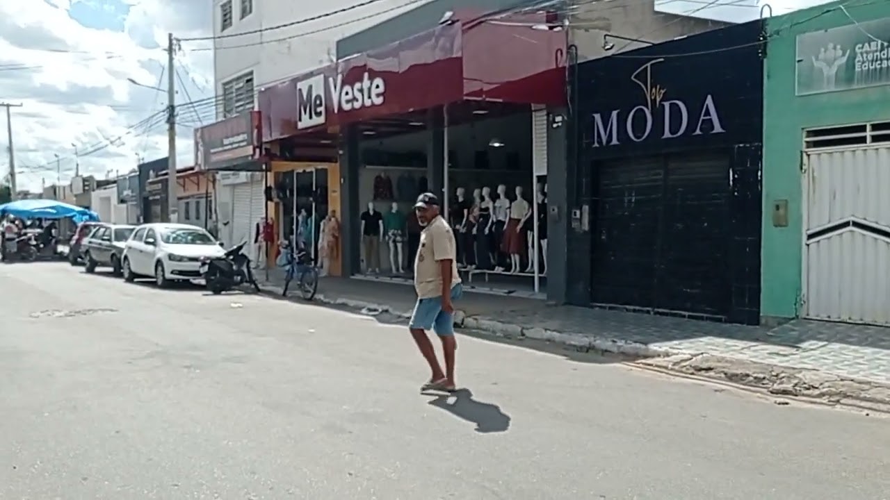 EU E THÉO NA PRAÇA DA MATRIZ A FEIRA LIVRE, NA SEXTA-FEIRA.
