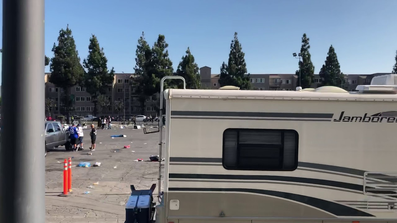 California Highway Patrol escorting escorting football players camera iphone 8 plus apk