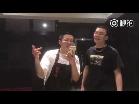 红花会PG ONE&小白 在海底捞吃火锅也不忘说唱……