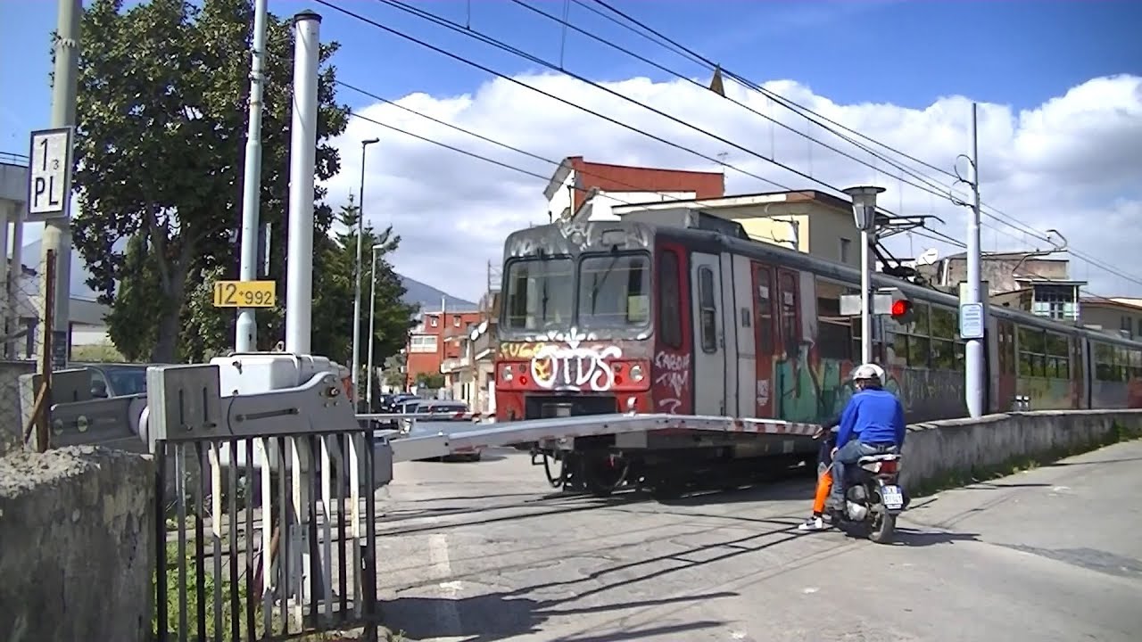 Spoorwegovergang Poggiomarino (I) // Railroad crossing // Passaggio a livello