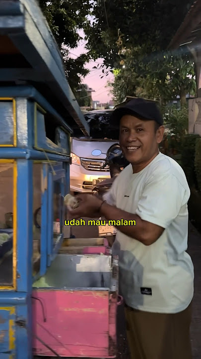 WHOLESALE PAK SUWARNO'S PUTU CAKES WHO SELLING WHILE FASTING