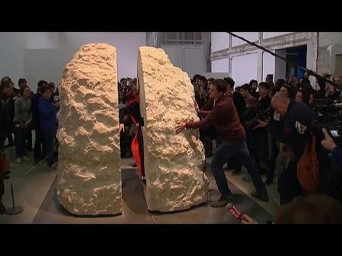 Video: L'artista Francese Vivrà All'interno Di Una Roccia