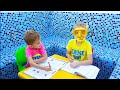 Vlad E Niki Giocano Con Storie Di Casette Per Bambini Vlad E Niki Giocano Con Storie Di Casette Per Bambini