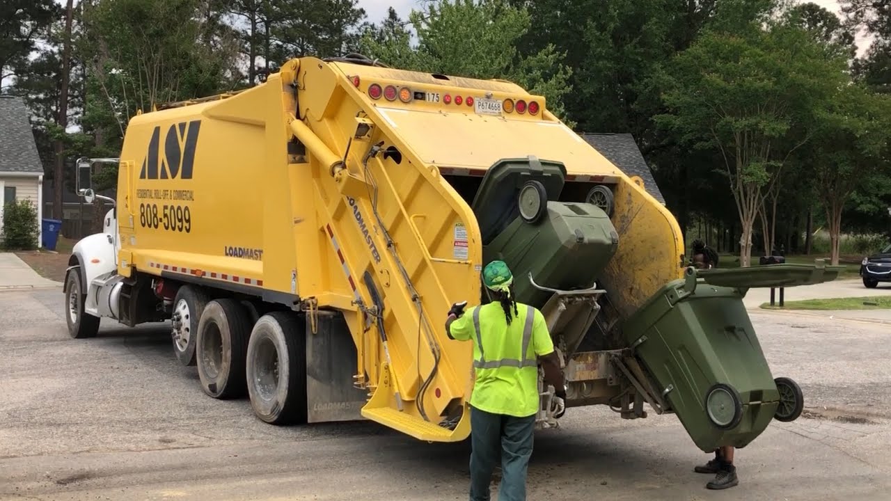 Waste Management Loadmaster Rear Loader Garbage Truck - Hustling