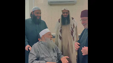 الدكتور راتب النابلسي يقبل يد الشيخ الحويني 
