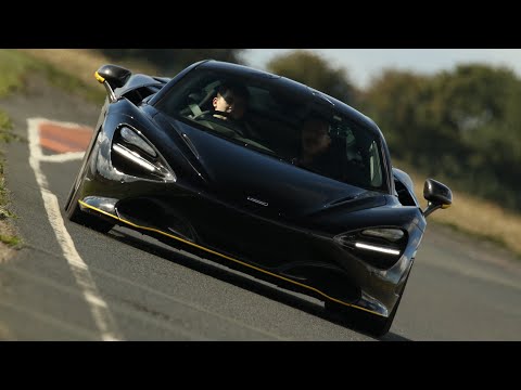 Car Chase Heroes drive in Mclaren 720S