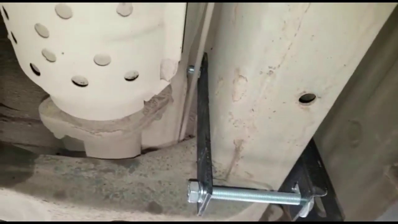 Установка порогов за раму автомобиля - YouTube